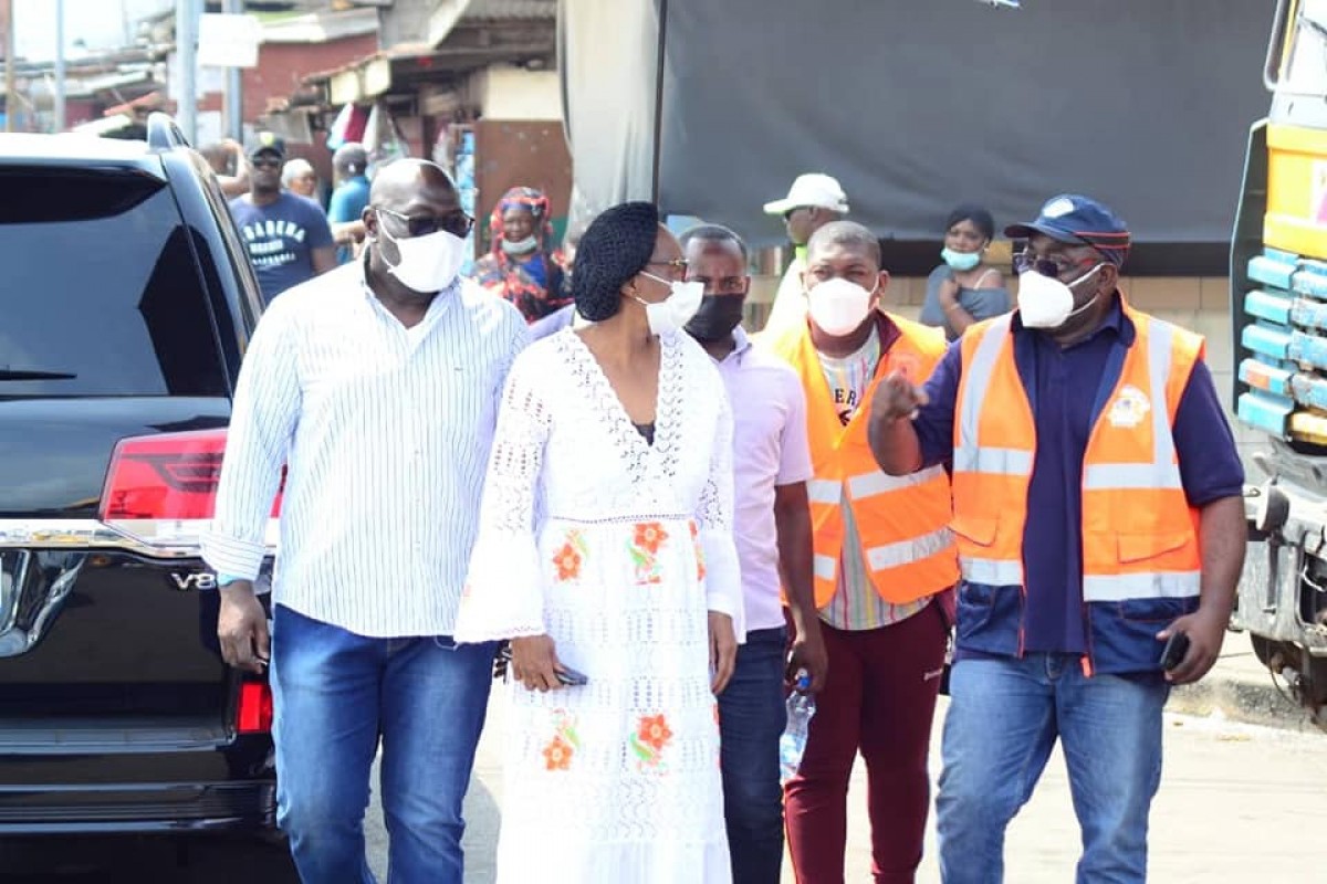 Le 2 janvier 2022, la maire de Libreville, Christine M’BA N’DUTUME MIHINDOU, a dirigé une action de nettoyage dans le cadre de l’opération Coup de Poing.